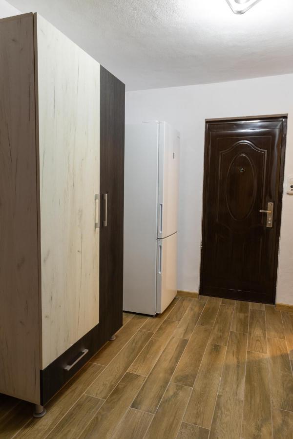 Angel House Central Aparament Петрошани Экстерьер фото